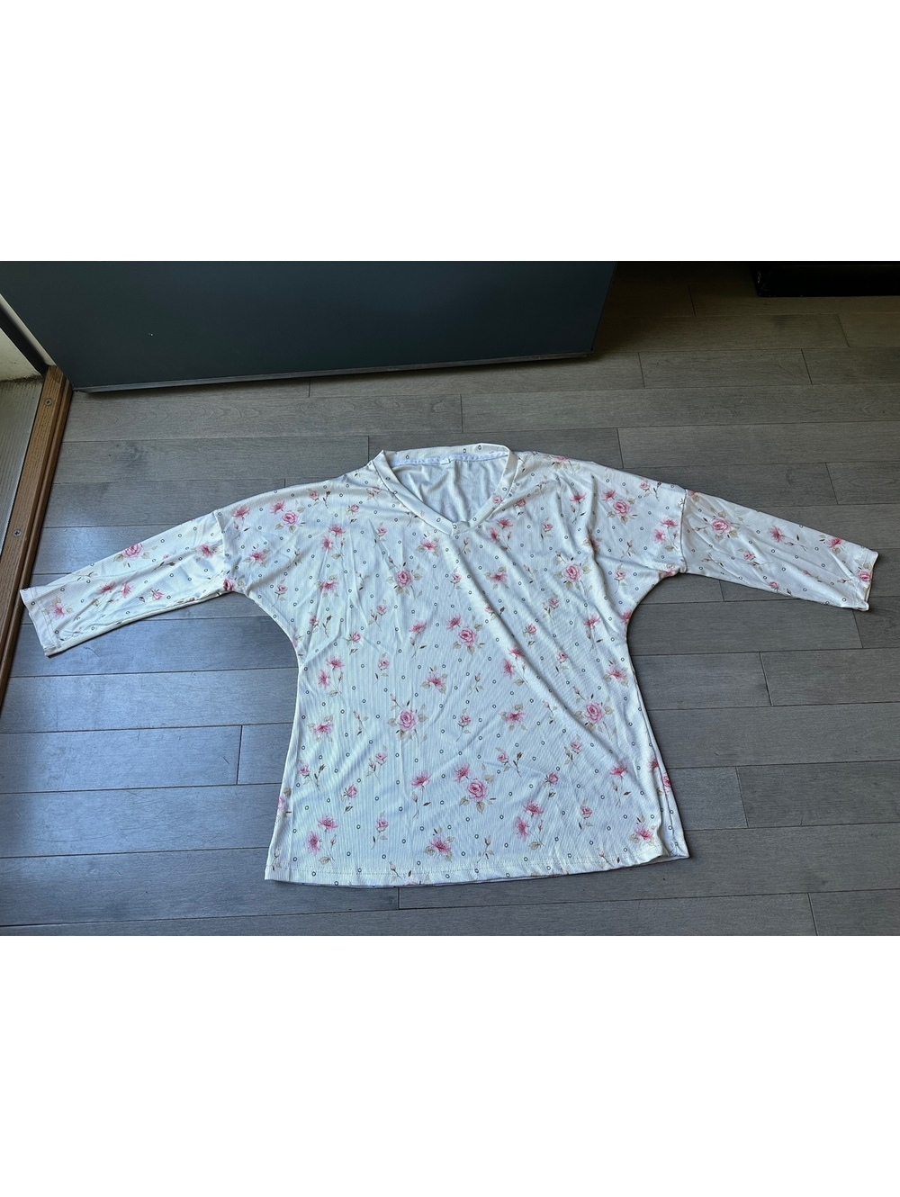 Women’s Medium Floral Patterned Long Sleeve V-Neck Ribbed Shirt 1/4 sleeve